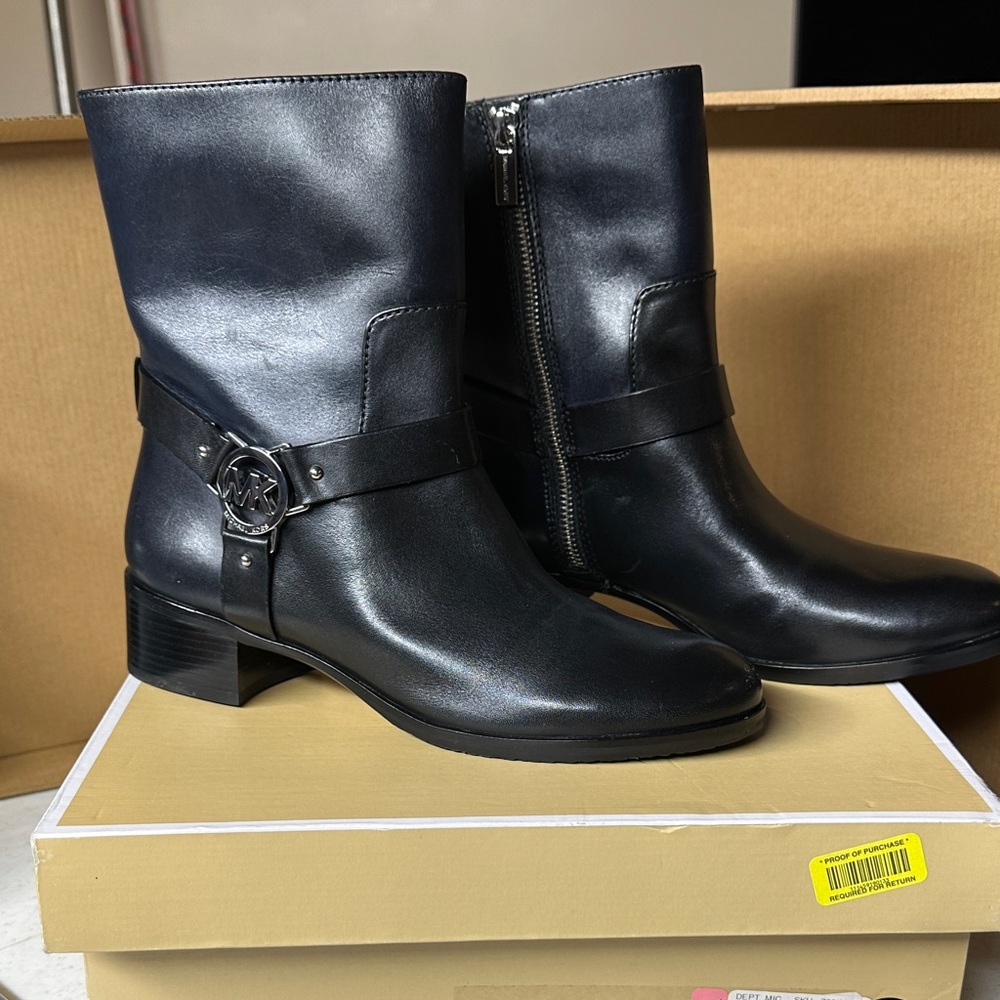 Michael Kors Turner Black Leather Ankle Boots New Size 8 - Picture 1 of 17